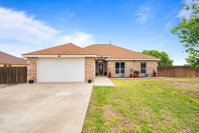 156 Lakeview Trce, Three Rivers, TX 78071 - photo 1