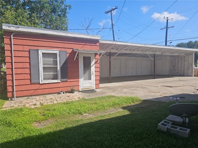 253 Leming Ave, Corpus Christi, TX 78404 - back of property featuring driveway and a yard
