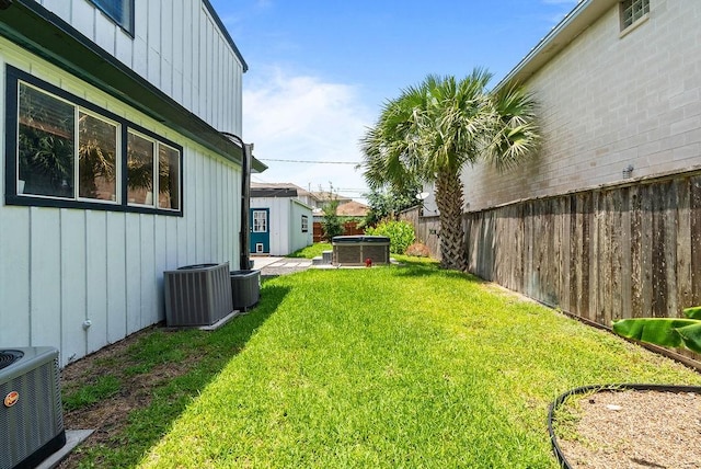 256 Melrose St, Corpus Christi, TX 78404 - fenced backyard featuring a jacuzzi