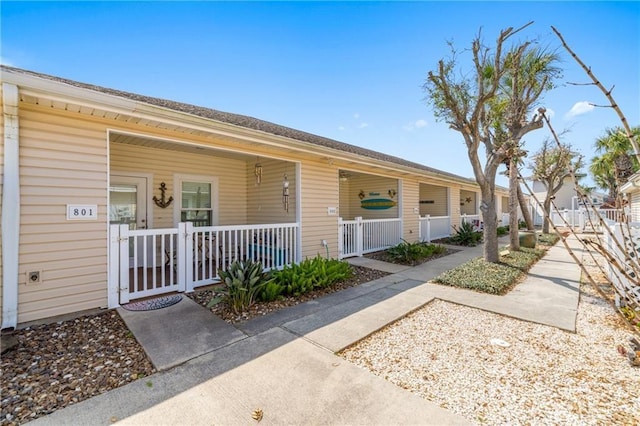 entrance to property featuring a porch