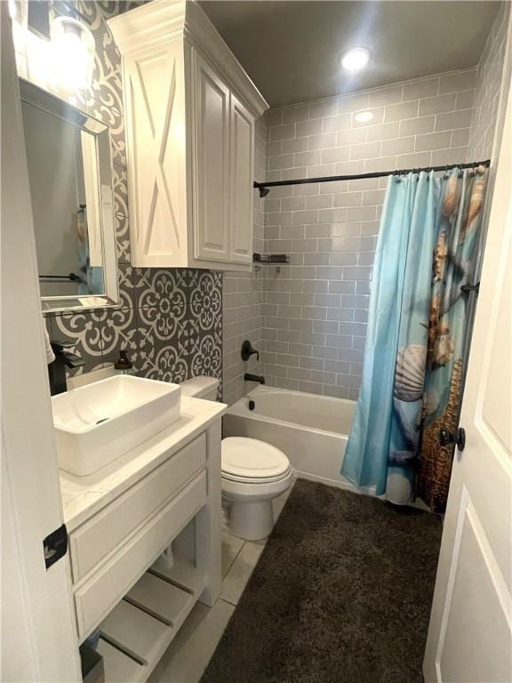 full bathroom with wallpapered walls, toilet, shower / bath combo with shower curtain, recessed lighting, and vanity