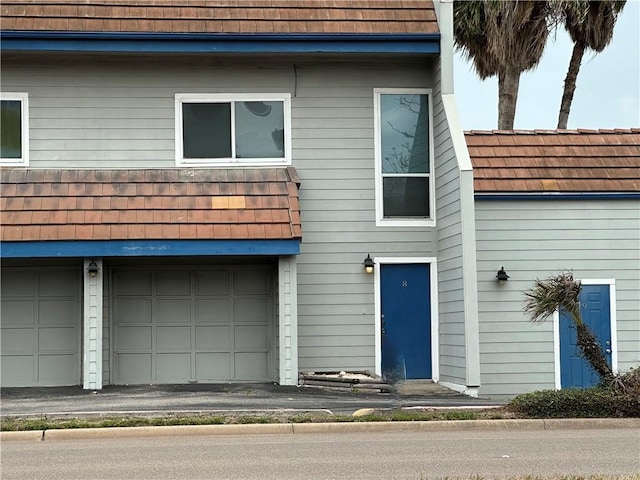 view of front of house with an attached garage