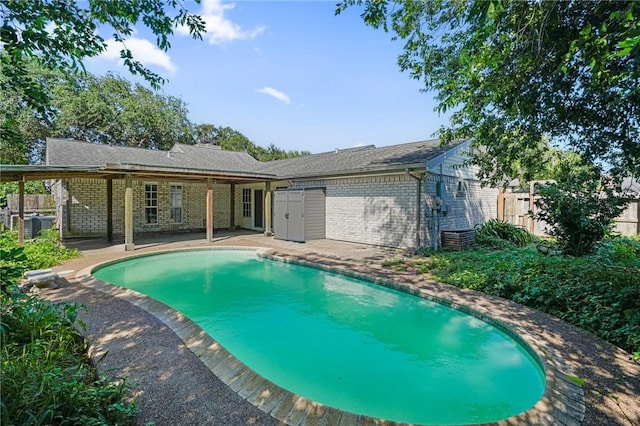 5129 Goldeneye Dr, Corpus Christi, TX 78413 - view of swimming pool with a patio and a fenced backyard