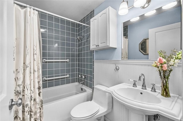 13765 Eaglesnest Bay Dr, Corpus Christi, TX 78418 - bathroom featuring shower / bathtub combination with curtain and a wainscoted wall