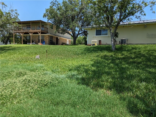 view of yard with cooling unit