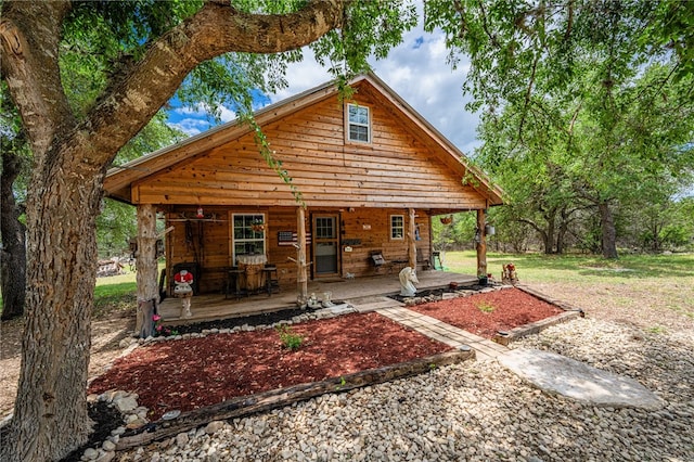 view of front of home featuring a patio area