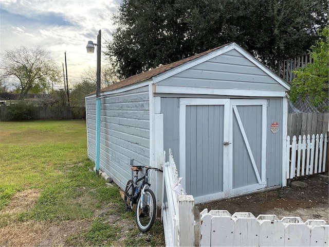 view of outdoor structure with a yard