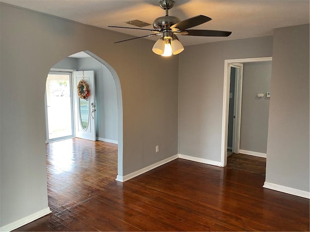 spare room with dark wood-type flooring and ceiling fan