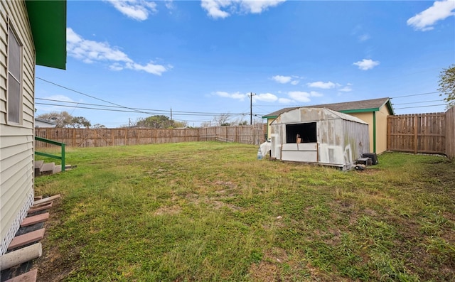 view of yard featuring a storage shed