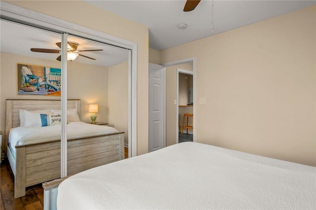 bedroom featuring ceiling fan, dark hardwood / wood-style floors, and a closet