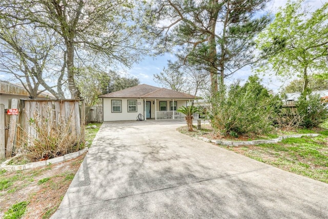 view of front of house featuring a porch