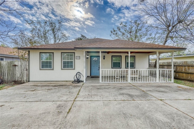 ranch-style house with a porch