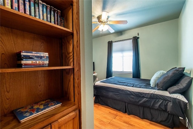 2725 Persimmon St, Corpus Christi, TX 78415 - bedroom with light wood-style flooring and ceiling fan