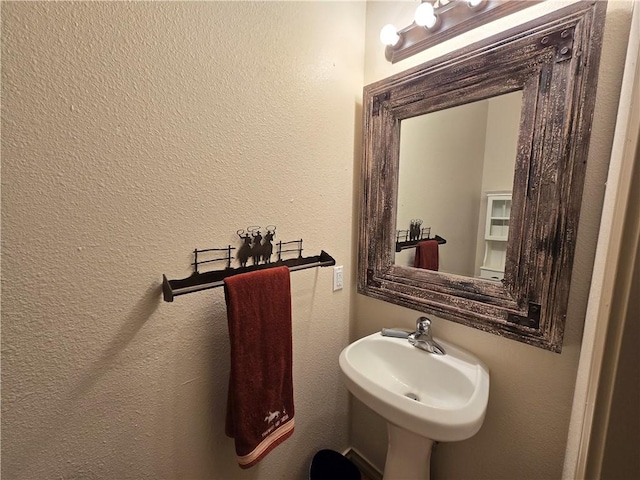 bathroom featuring sink