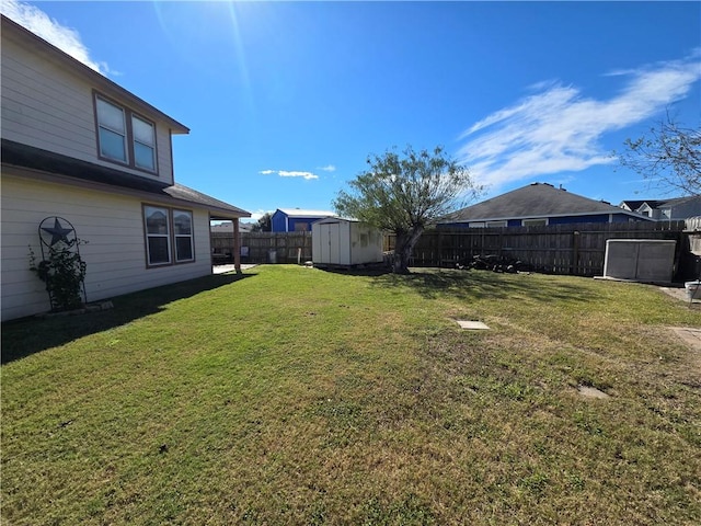 view of yard with a storage unit