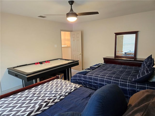 bedroom with ceiling fan