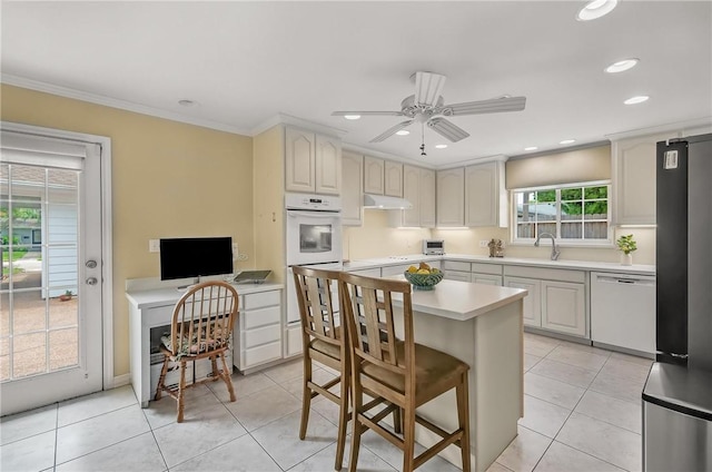 466 Coral, Corpus Christi, TX 78411 - kitchen featuring white appliances, light countertops, under cabinet range hood, ceiling fan, and recessed lighting