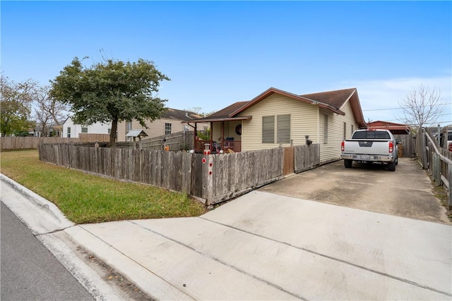 view of front of house with a front yard