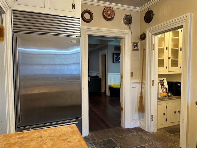 bathroom with crown molding