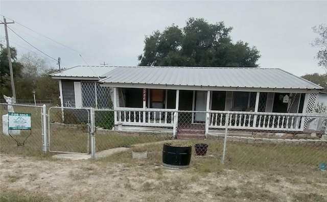 view of front of property featuring covered porch