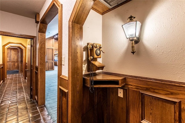 14733 Red River Dr, Corpus Christi, TX 78410 - corridor with a textured wall and wainscoting
