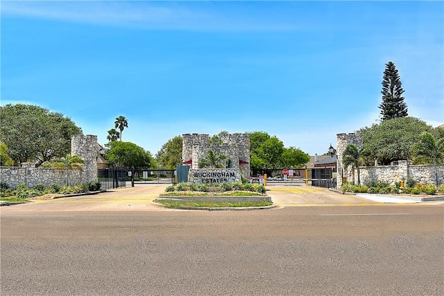 7025 Ashdown Dr, Corpus Christi, TX 78413 - view of front of property featuring a gate