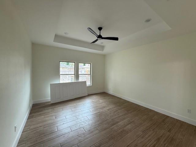 2761 Camargo Dr, Corpus Christi, TX 78415 - spare room featuring a tray ceiling, ceiling fan, and wood finished floors