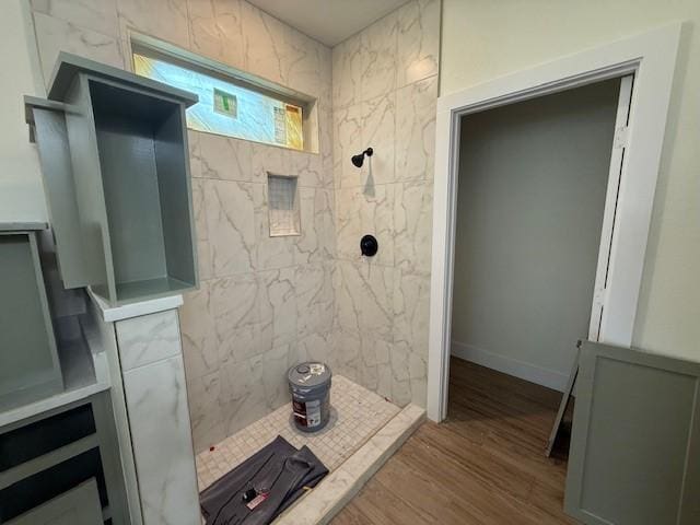 2761 Camargo Dr, Corpus Christi, TX 78415 - bathroom with a tile shower and wood finished floors