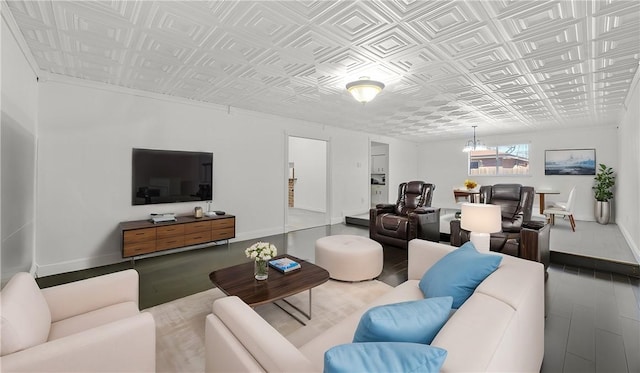 2742 Blue Grass Dr, Corpus Christi, TX 78410 - living area featuring an ornate ceiling and baseboards