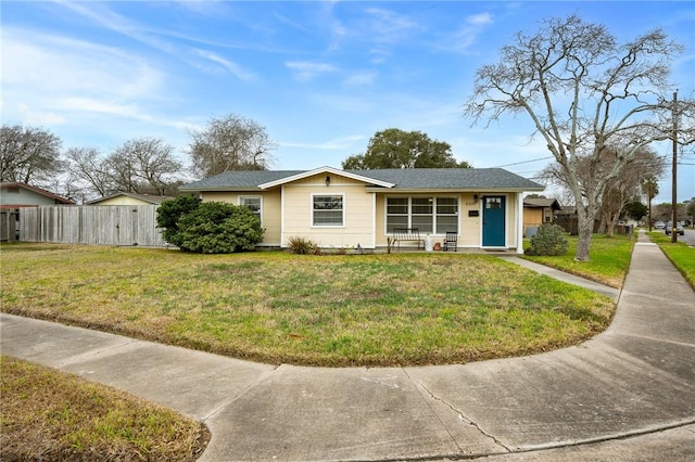 single story home with a front lawn