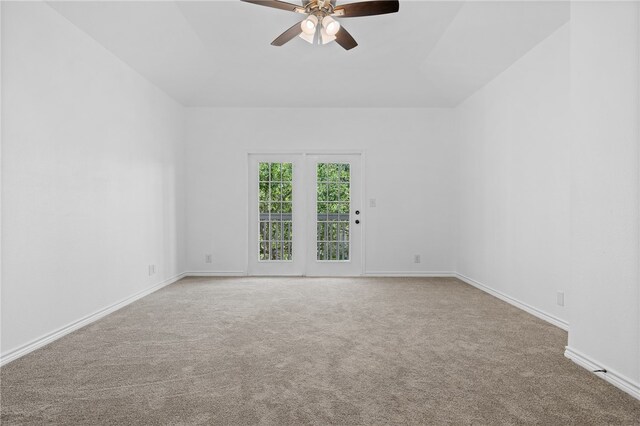 carpeted empty room featuring ceiling fan