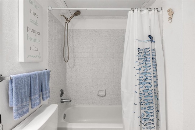 bathroom featuring shower / bath combo