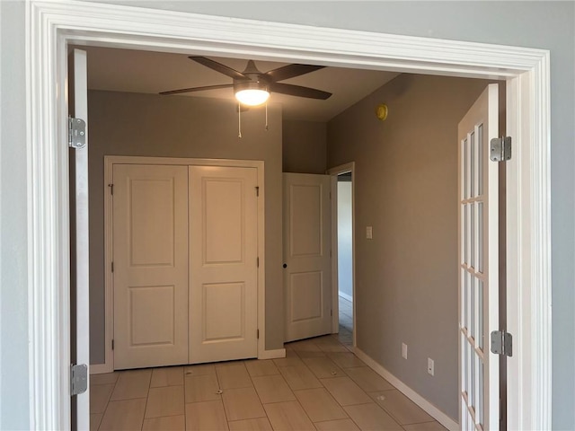 unfurnished bedroom featuring a closet, ceiling fan, and baseboards