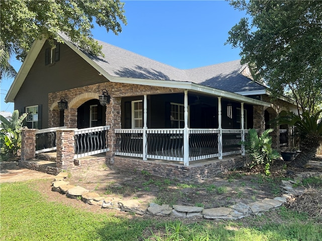 view of front of property featuring a porch