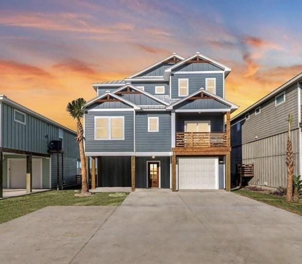 view of front facade featuring a garage and a balcony