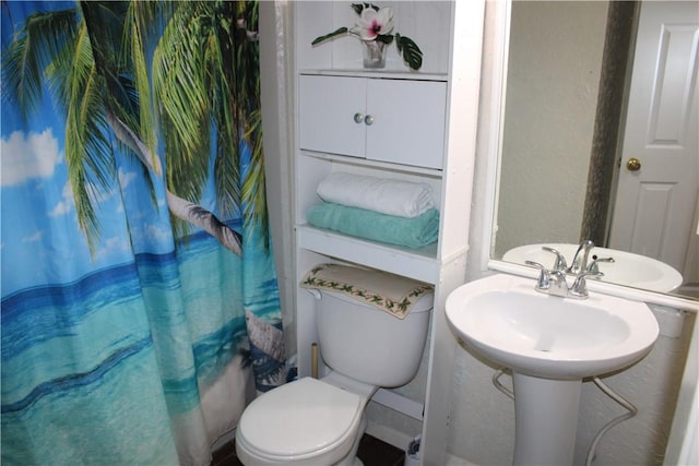 3938 Surfside Blvd Unit 1227, Corpus Christi, TX 78402 - bathroom with toilet, a shower with shower curtain, and a sink