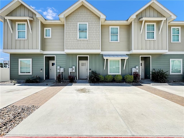 14305 Ridley Way, Corpus Christi, TX 78418 - townhome / multi-family property featuring board and batten siding