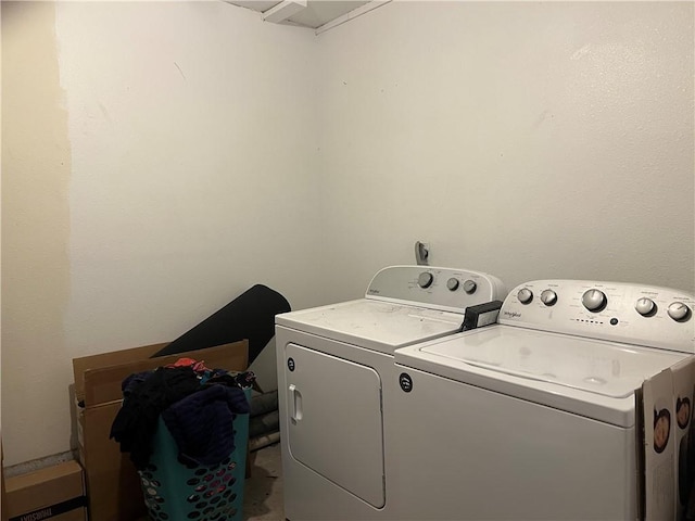 clothes washing area with laundry area and washing machine and dryer