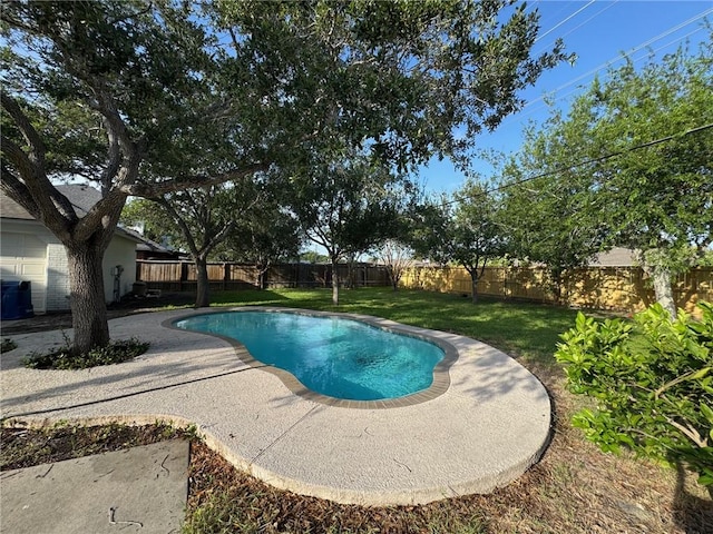 8038 Etienne Dr, Corpus Christi, TX 78414 - view of swimming pool with a fenced backyard