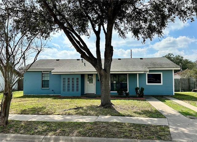 single story home featuring a front lawn