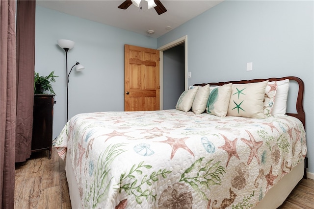 bedroom featuring light hardwood / wood-style floors and ceiling fan