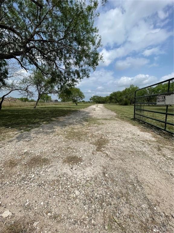 8153 Sims Dr, Skidmore, TX 78389 - photo 38