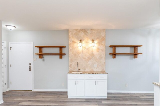 200 W Cotter Ave Unit B-3, Port Aransas, TX 78373 - entryway with wet bar, light wood finished floors, and baseboards