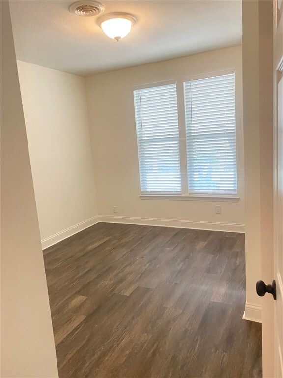 204 N Metz St, Orange Grove, TX 78372 - photo 13