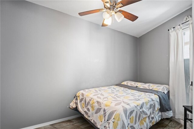 3938 Surfside Blvd Unit 3342, Corpus Christi, TX 78402 - bedroom with wood finished floors and ceiling fan