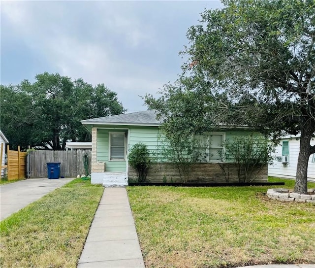 912 E Fulton St, Sinton, TX 78387 - view of front of property with a shingled roof and brick siding