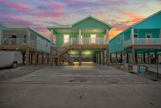 view of front facade featuring a carport