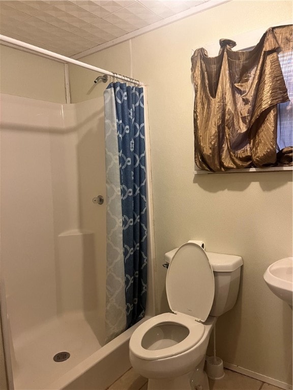 bathroom featuring curtained shower and toilet