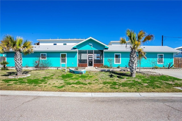 ranch-style house featuring a front lawn