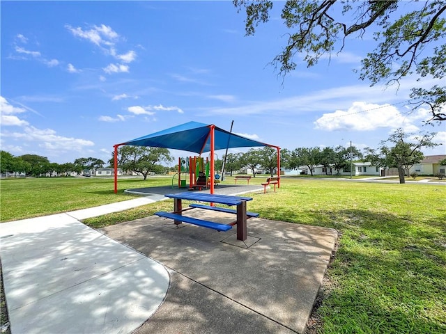 1205 Brentwood Dr, Corpus Christi, TX 78404 - surrounding community featuring a yard